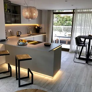  Apartment Luxury In La Isla, Walking Distance To Puerto Banus Spain